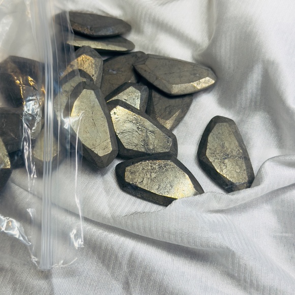 Large lot of pyrite stones for jewelry making - Picture 3 of 5